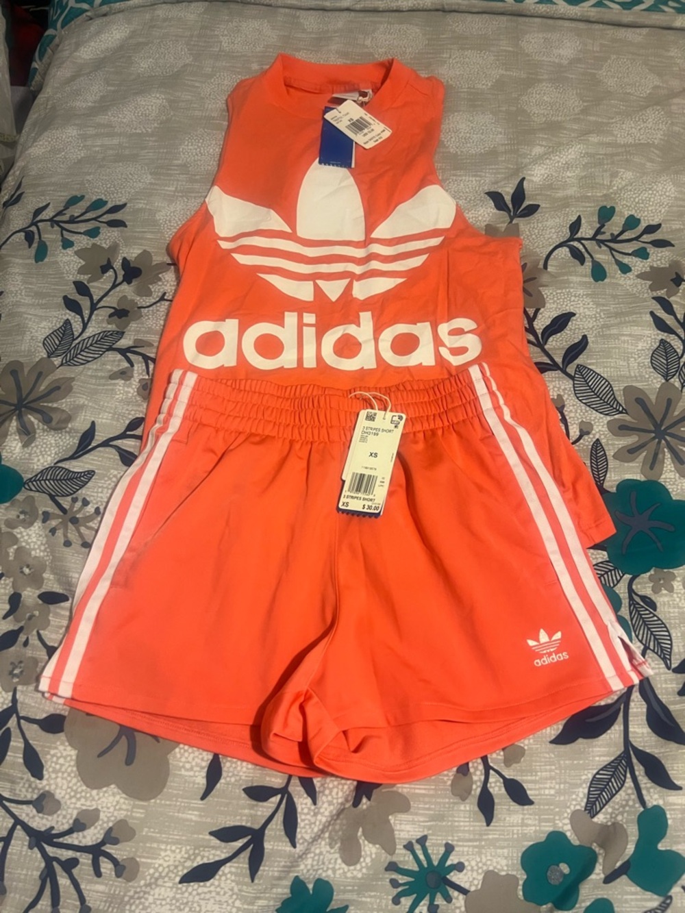NWT! Women’s Adidas matching set Trefoil Tank & Shorts Set size XS